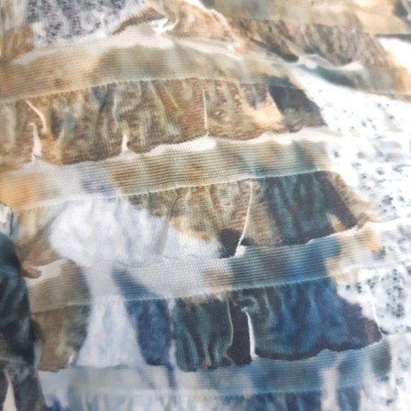 Coldwater Creek watercolor wide neck lightly lined ruffle blouse Size Medium - Picture 6 of 8